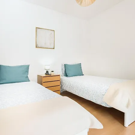 Apartment Amparo Cozy Two Bedroom For Family By Guests4you *