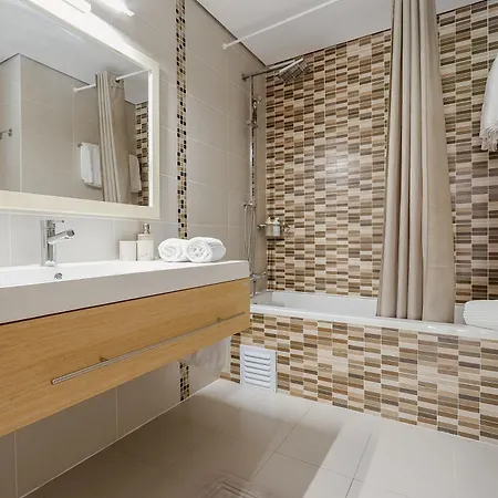Amparo Cozy Two Bedroom For Family By Guests4you Apartment *