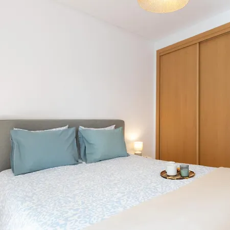 Apartment Amparo Cozy Two Bedroom For Family By Guests4you *