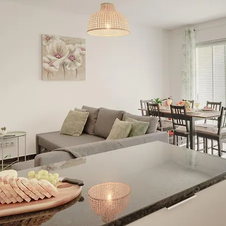 Apartment Amparo Cozy Two Bedroom For Family By Guests4you Portimão