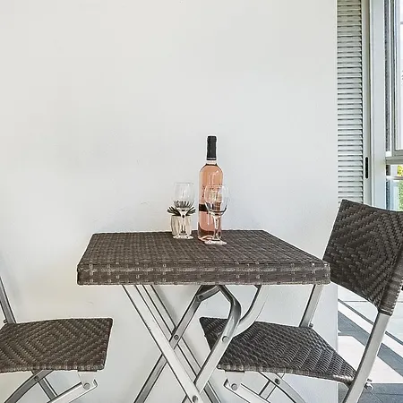 Apartment Amparo Cozy Two Bedroom For Family By Guests4you