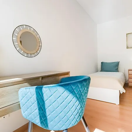 Amparo Cozy Two Bedroom For Family By Guests4you Apartment