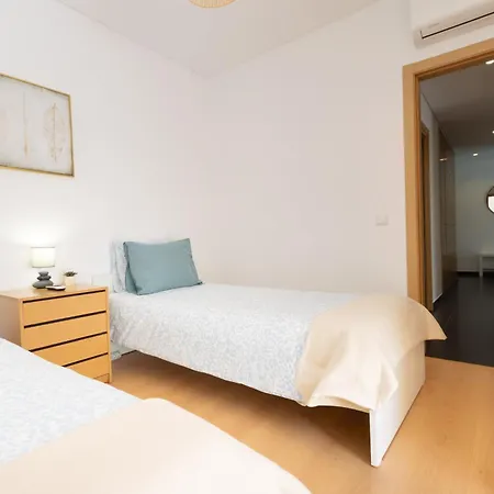 Apartment Amparo Cozy Two Bedroom For Family By Guests4you